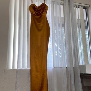 Size S from Windsor. Only worn once will be ironed and cleaned again.